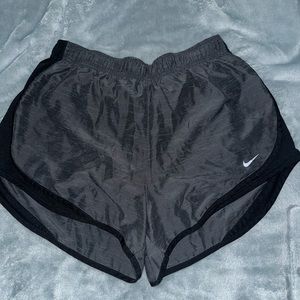 Nike Tempo
Women's Brief-Lined Running Shorts